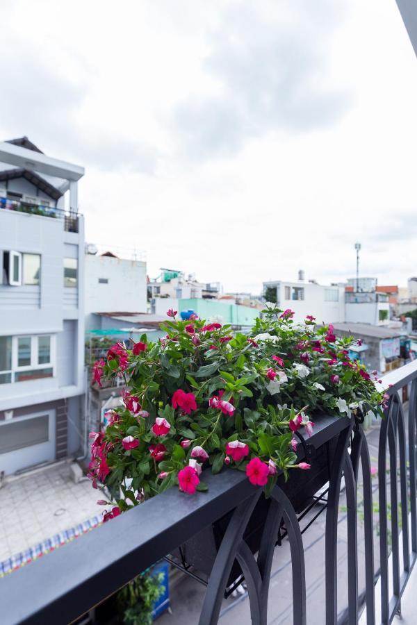 Yours Studio Airport Hotel Ho Chi Minh City Exterior photo
